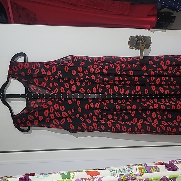 Kiss Mark Dress with Belt - Picture 2 of 7